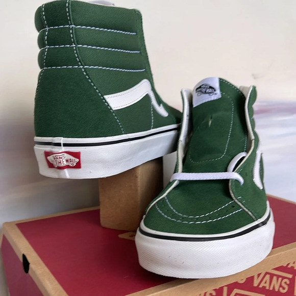 Vans WMNS Sk8-Hi
Color Theory Greener Past
VN0005U96QU
Sneakers - Picture 9 of 16